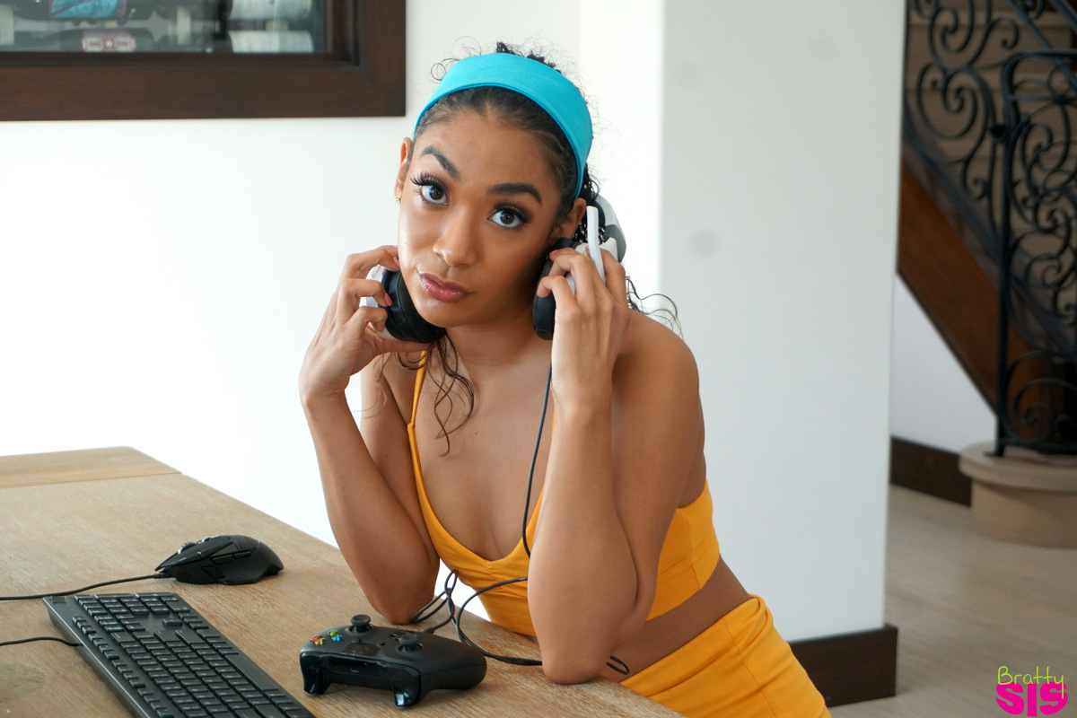 My Step Sis Is A Gamer Girl - S18:E10 image 1