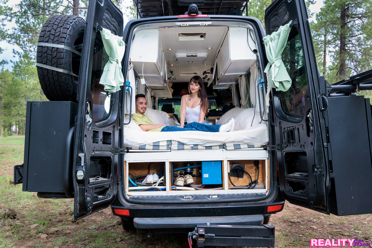 Sex On The Road - S7:E2 image 3