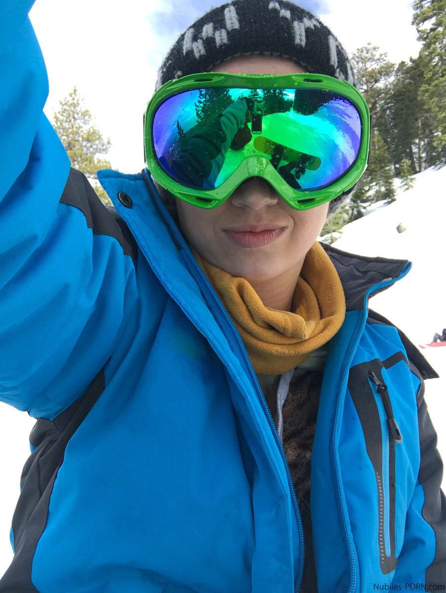 Snow Bunnies 3 - S1:E3 image 10