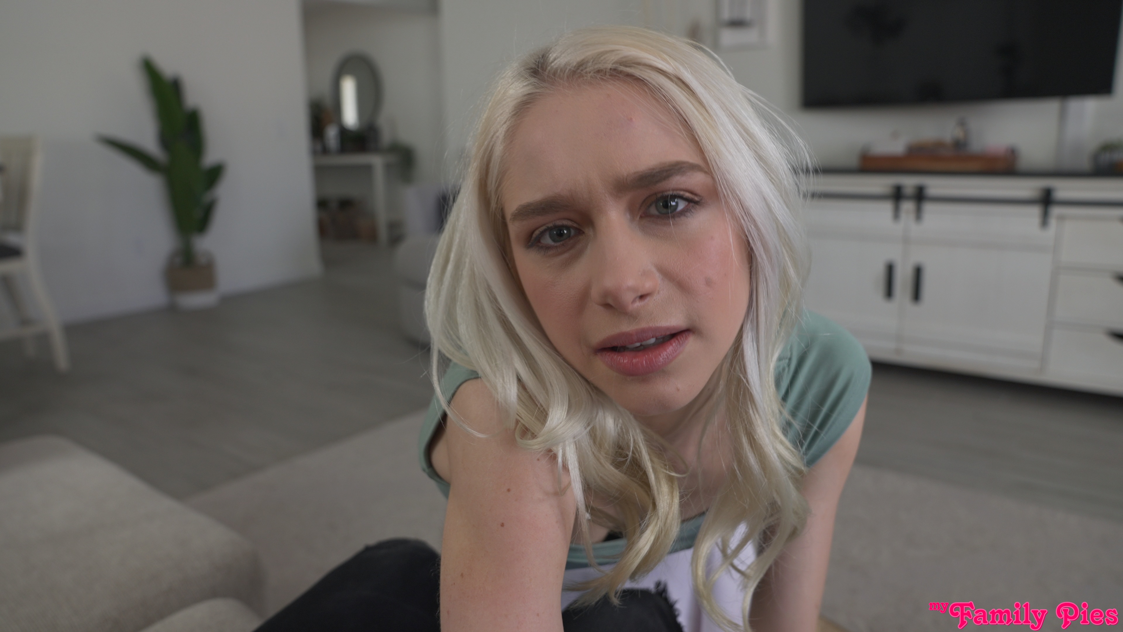 April 2023 Flavor Of The Month Scarlett Hampton - S3:E9 image 3