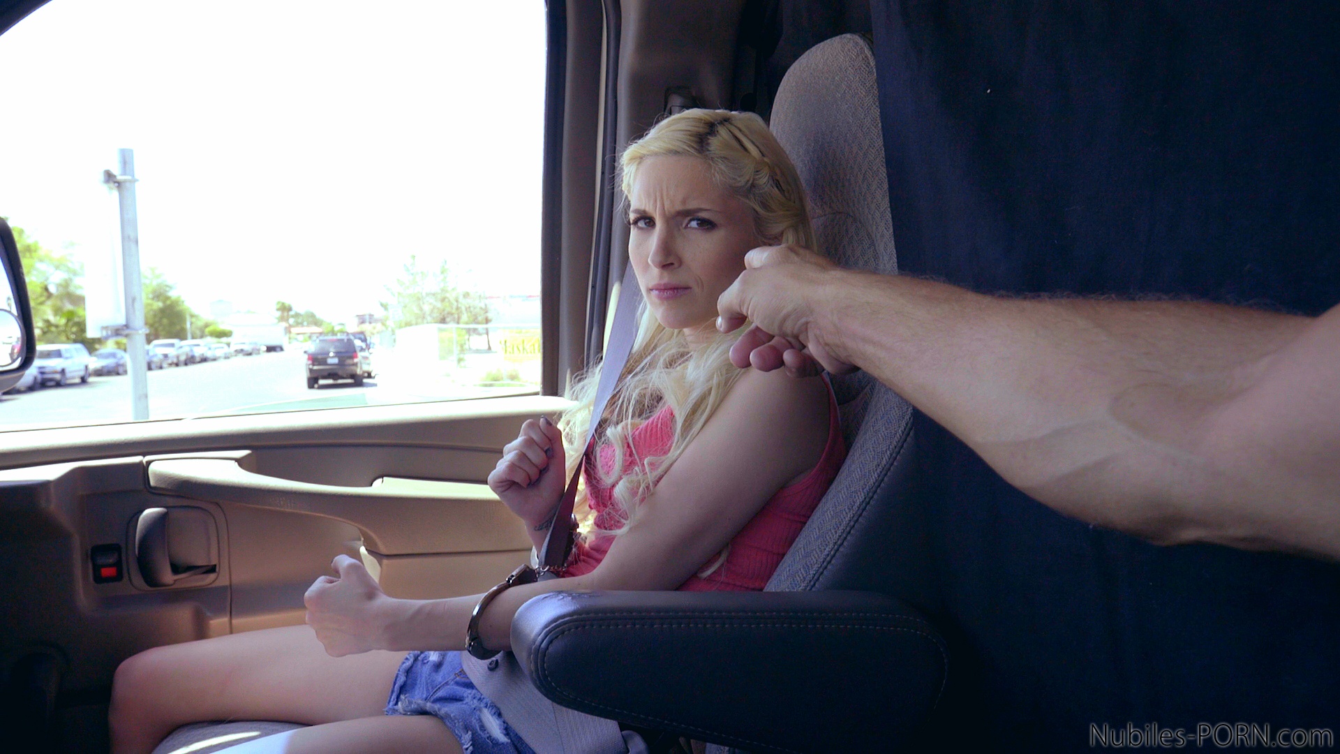 Bounty Hunters Piper Perri - S1:E3 image 5