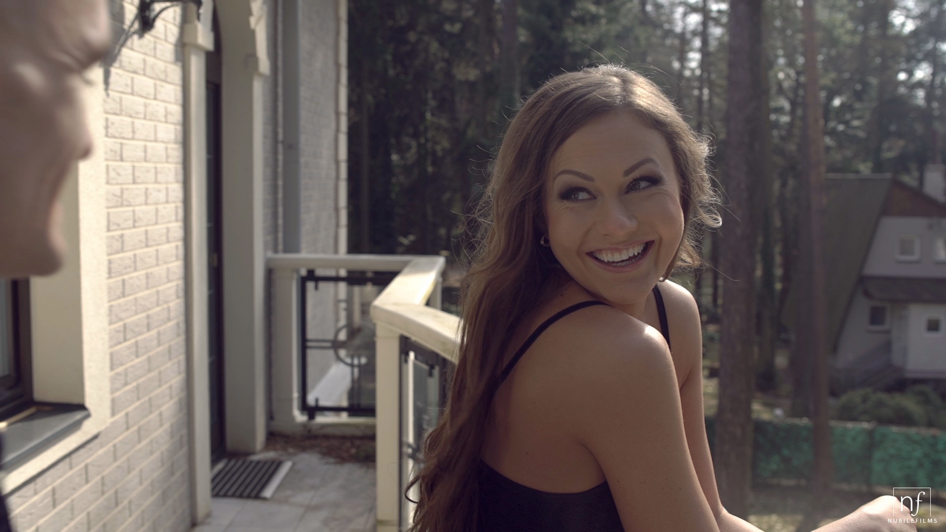 Enjoy The View - S23:E28 image 2