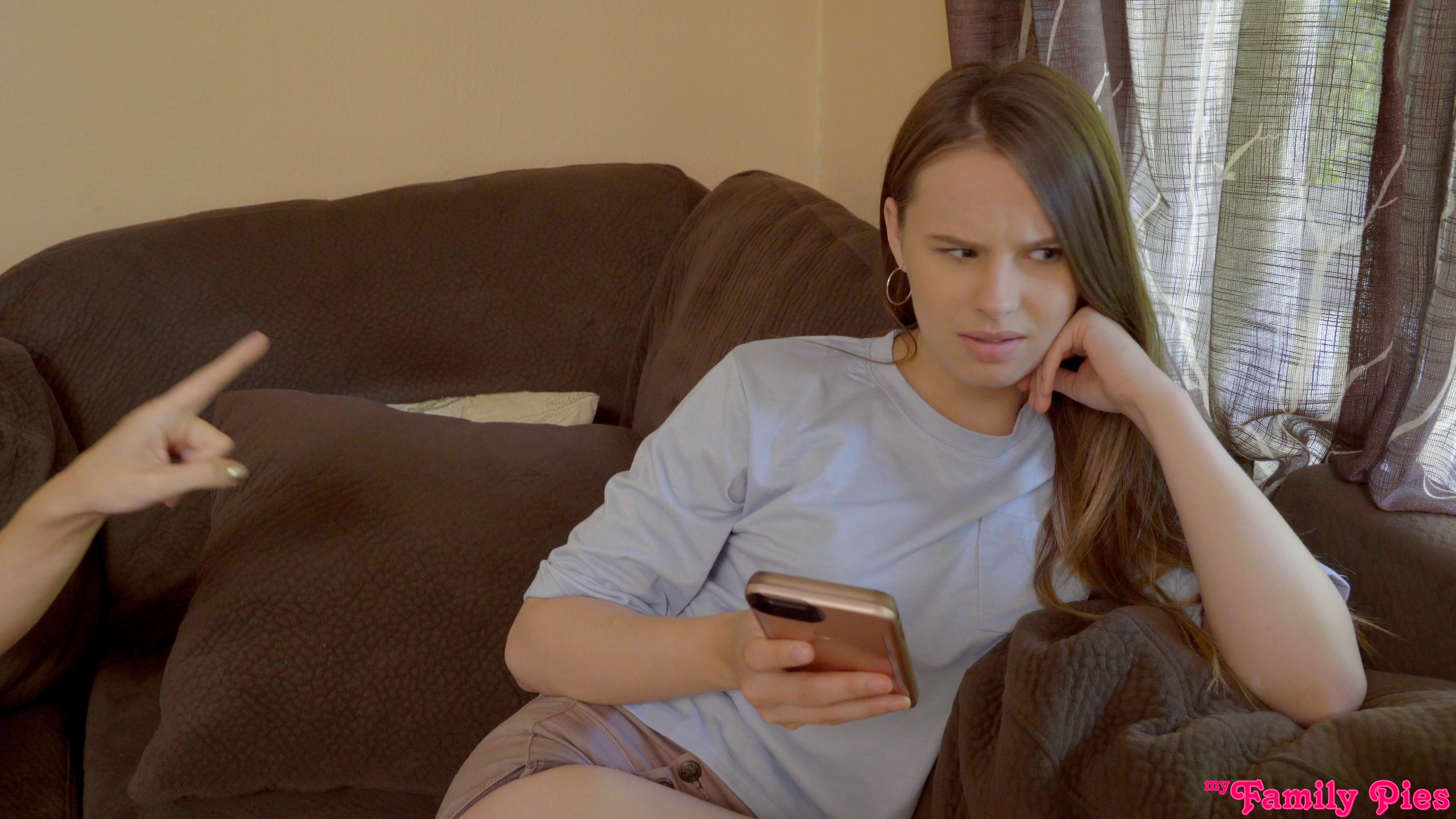 Gold Diggers - S5:E4 image 5