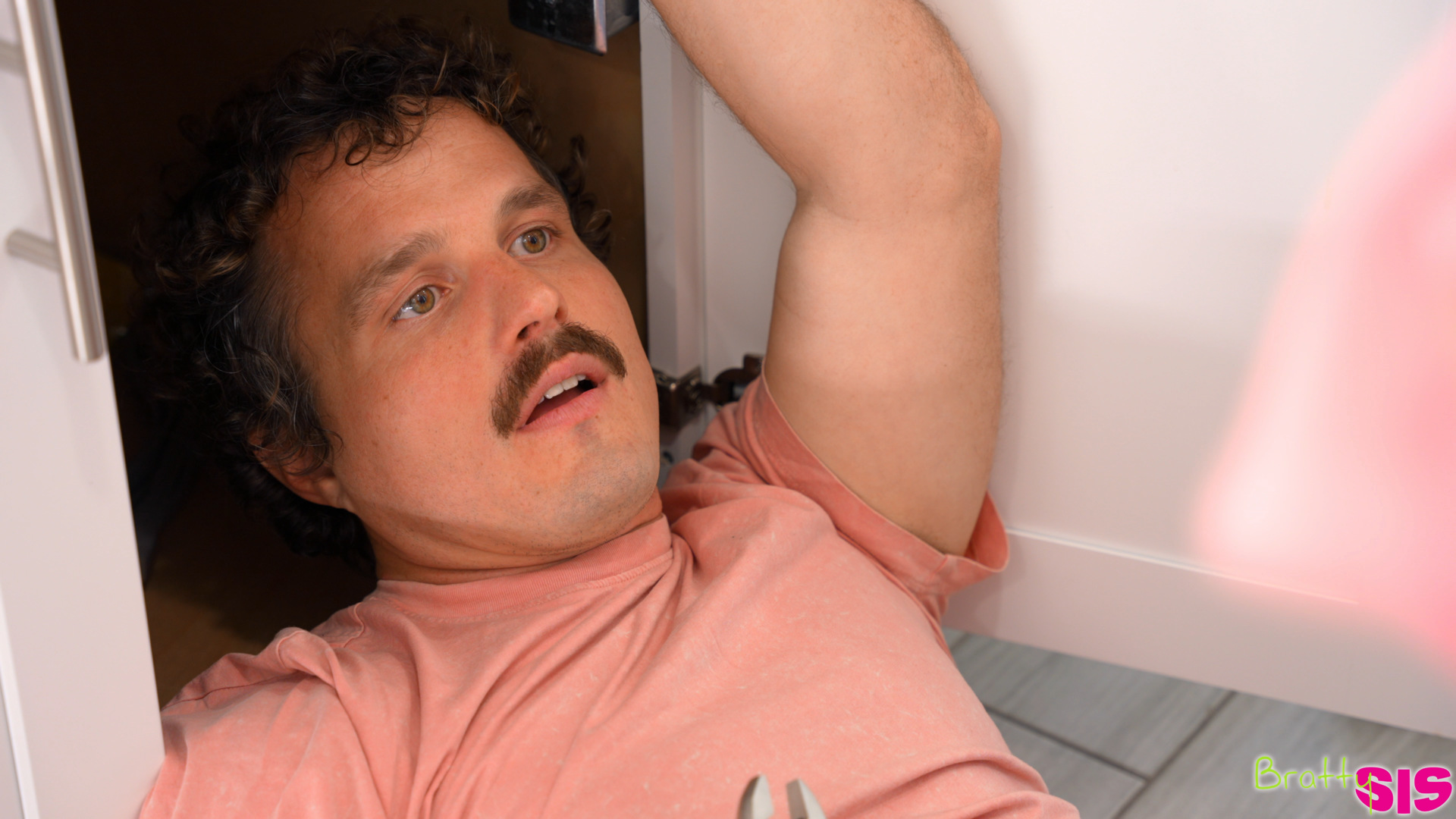 I Need You To Fix My Pussy - S32:E9 image 5