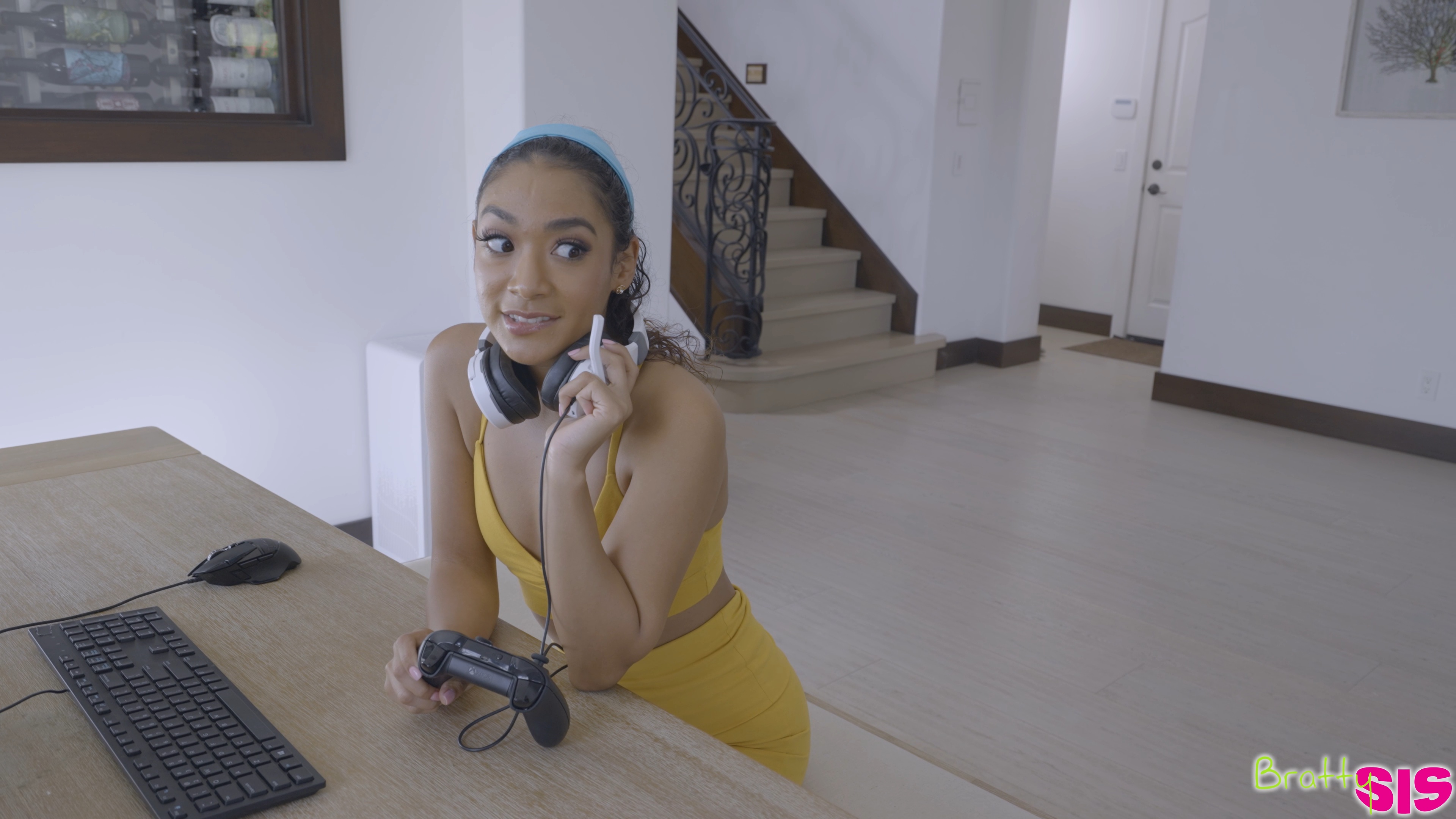My Step Sis Is A Gamer Girl - S18:E10 image 2