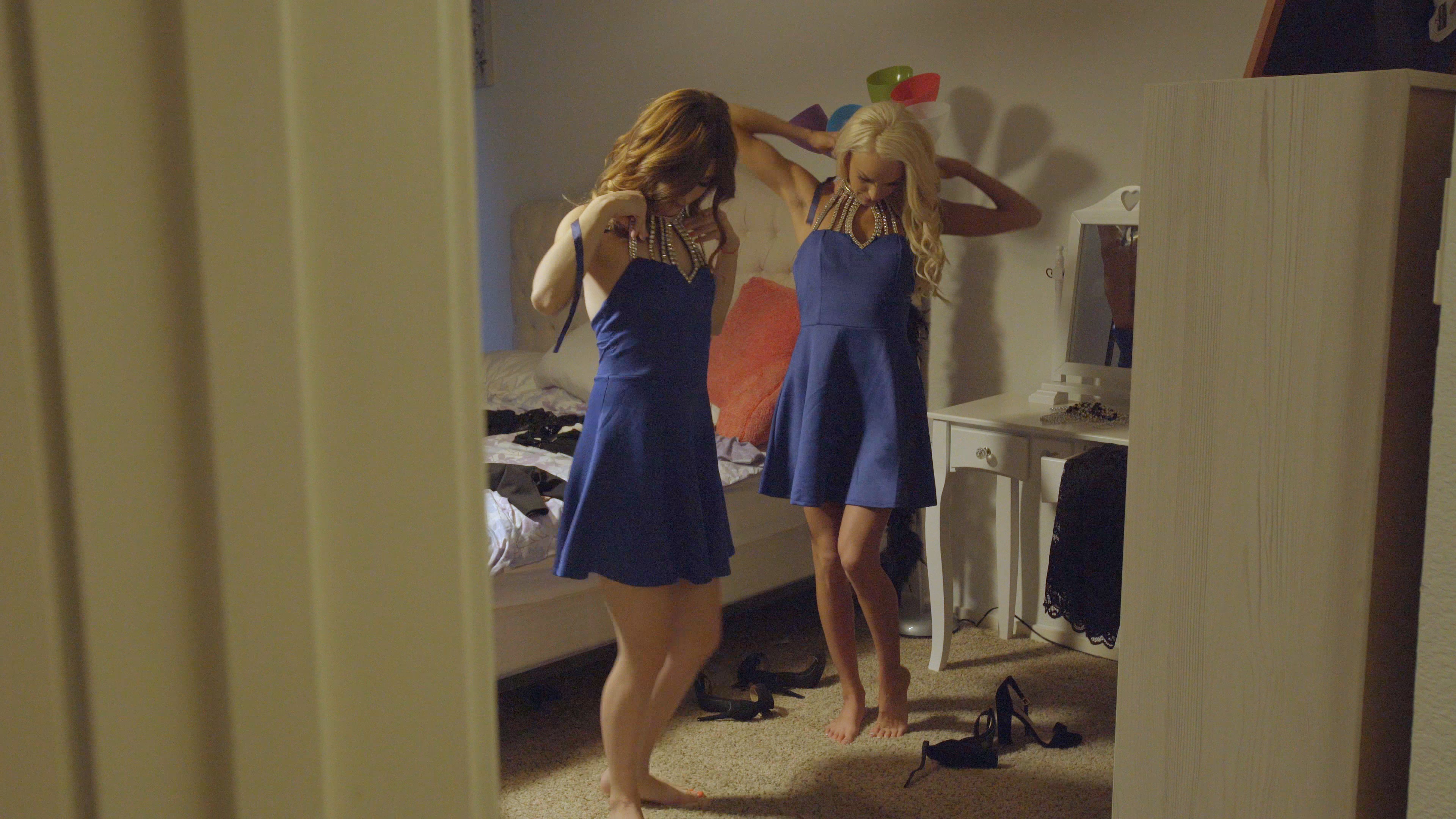 New Years Family Fuck - S1:E3 image 5