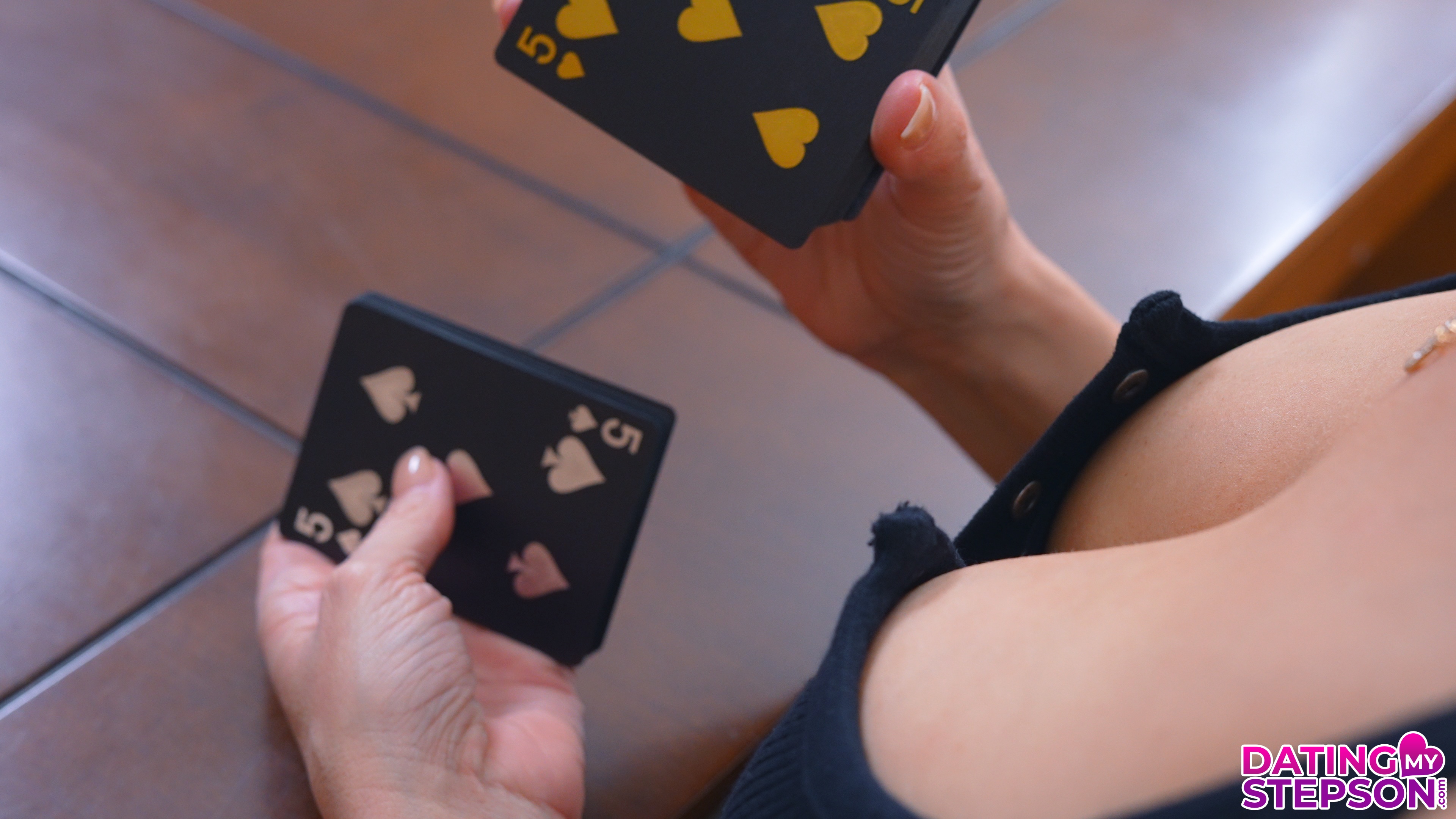 Playing My Cards Right - S4:E1 image 3