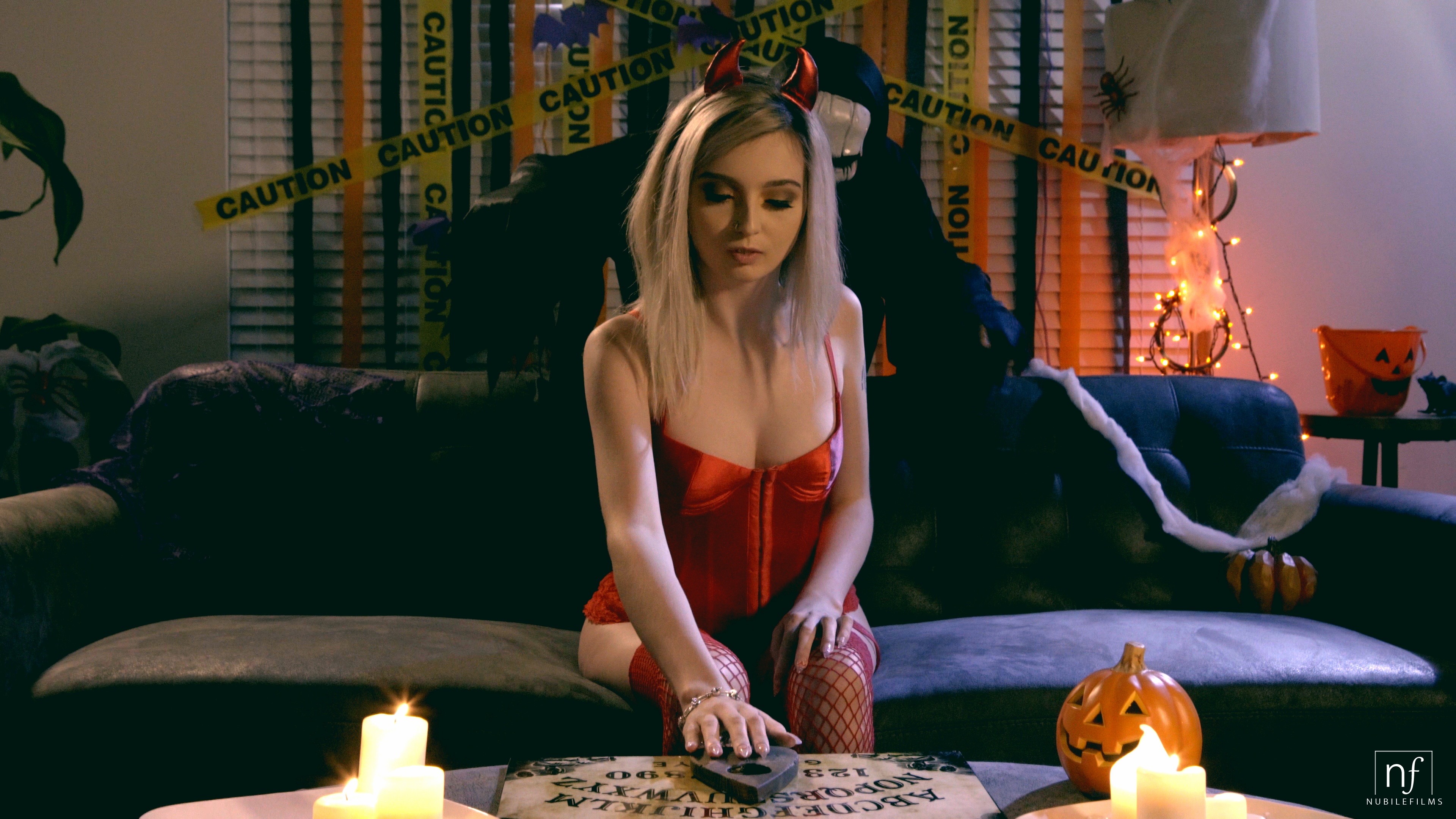 Sexy Little Devil - S29:E16 image 2