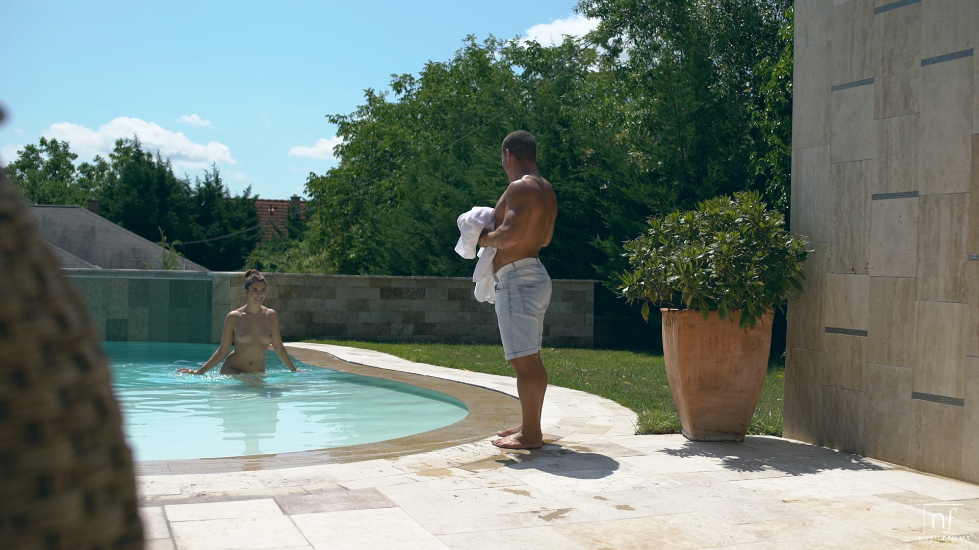 Skinny Dip - S25:E11 image 2