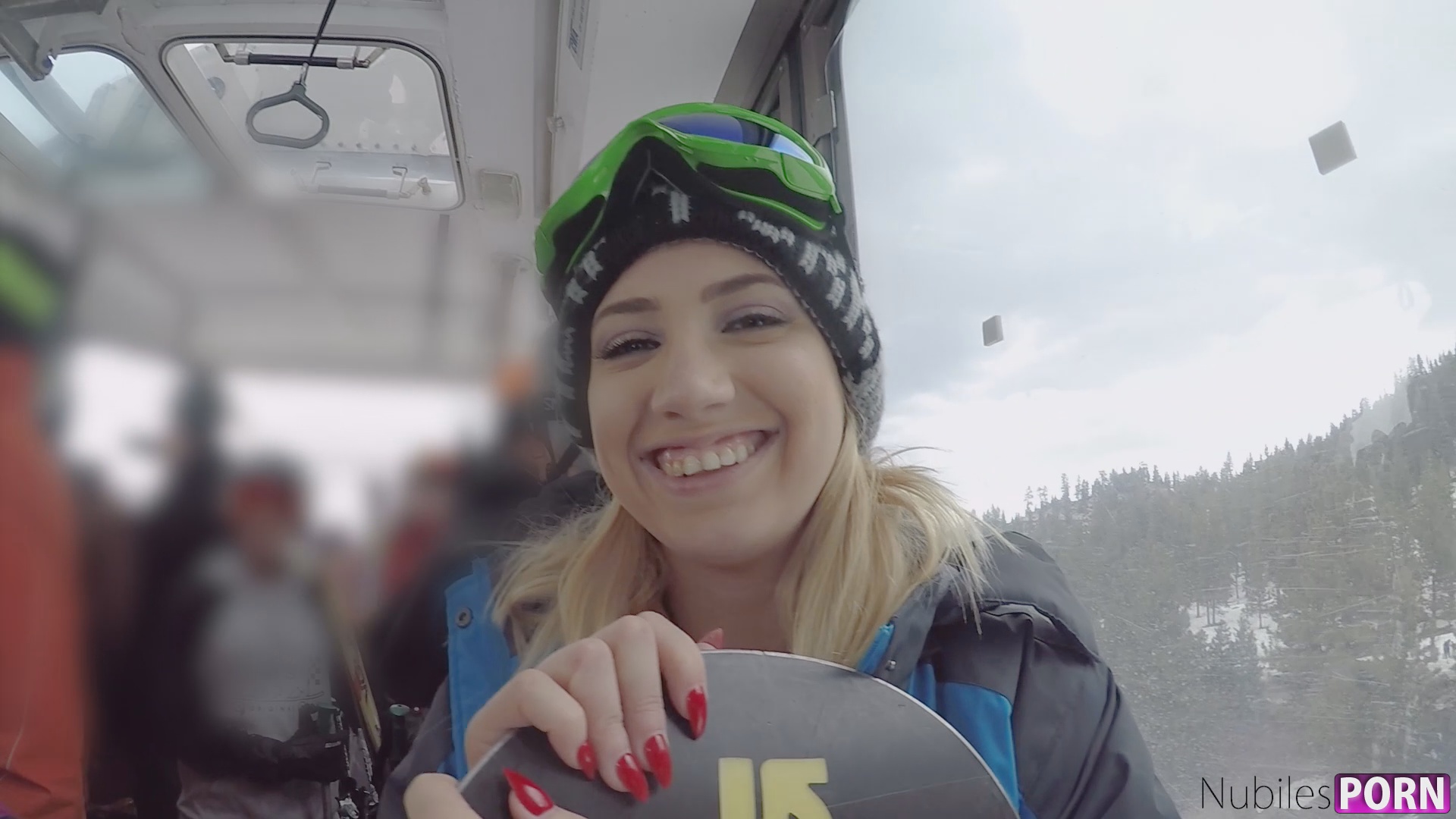 Snow Bunnies 3 - S1:E3 image 1