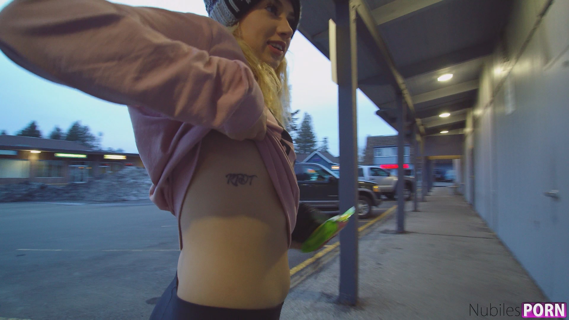 Snow Bunnies 4 - S1:E4 image 1