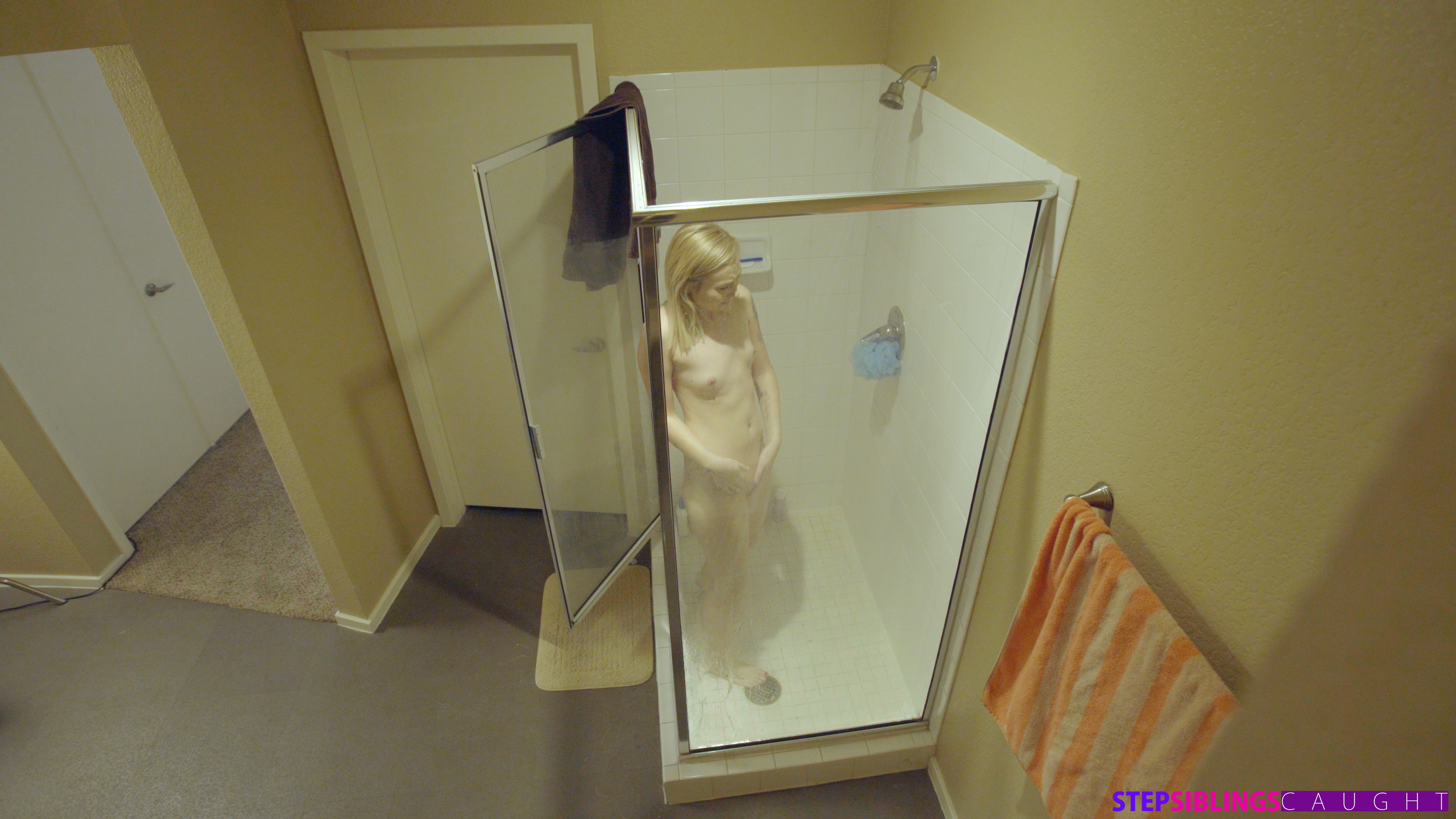 Step Sibling Prank War - S7:E2 image 2