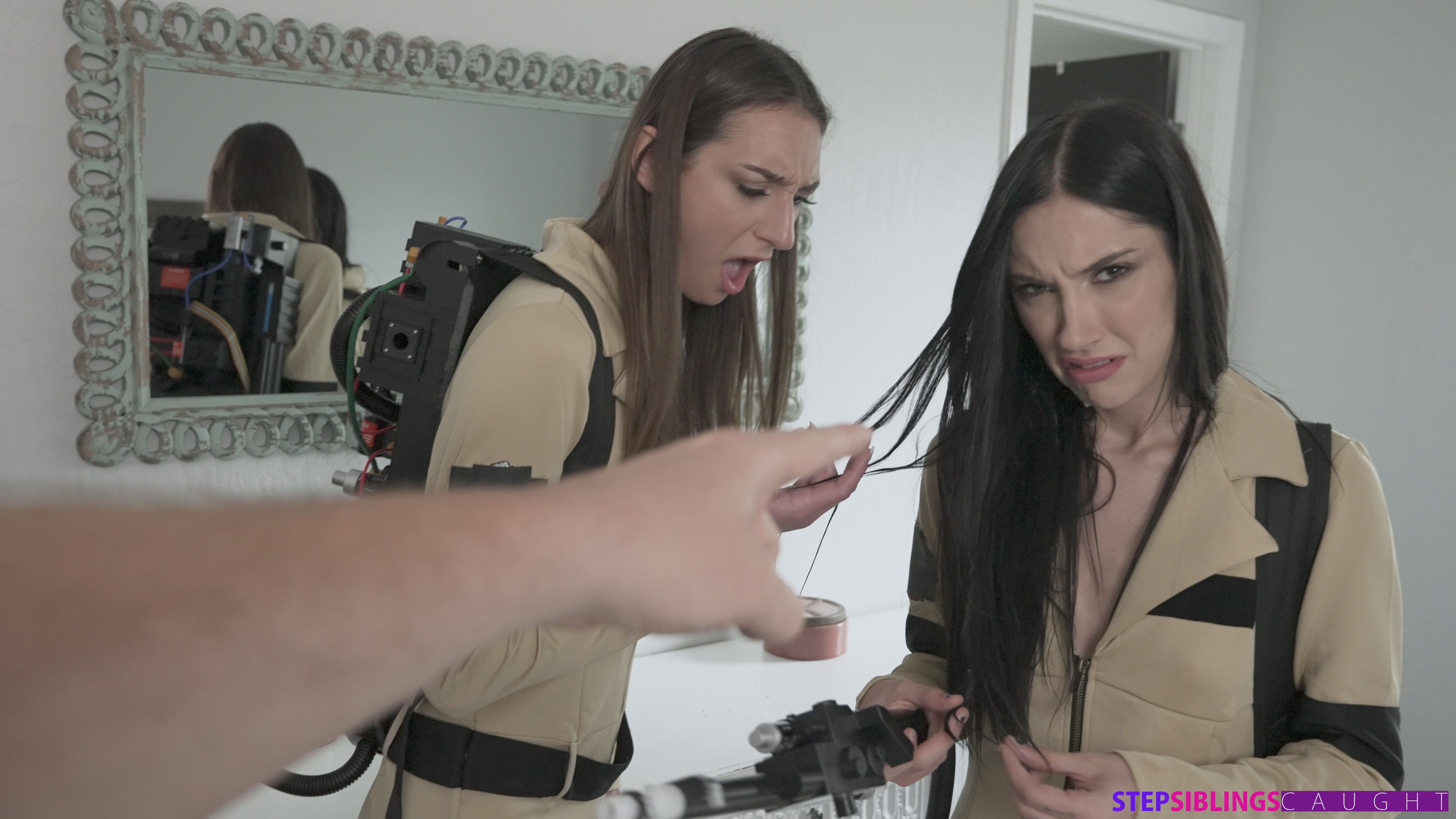 Step Sister Gets Ghost Slimed - S17:E7 image 11