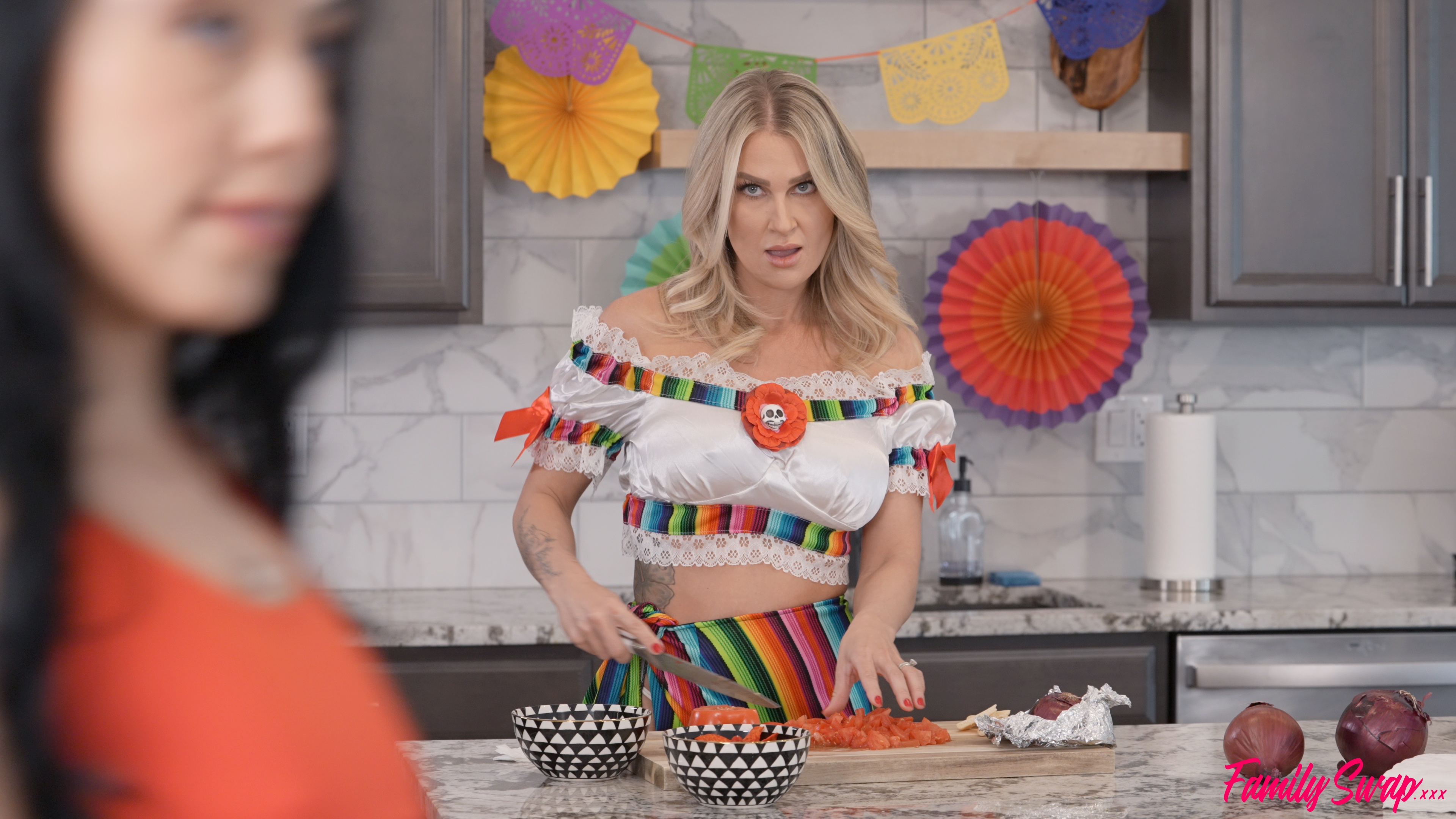 Swapmoms Cinco De Mayo Pussy - S10:E4 image 3