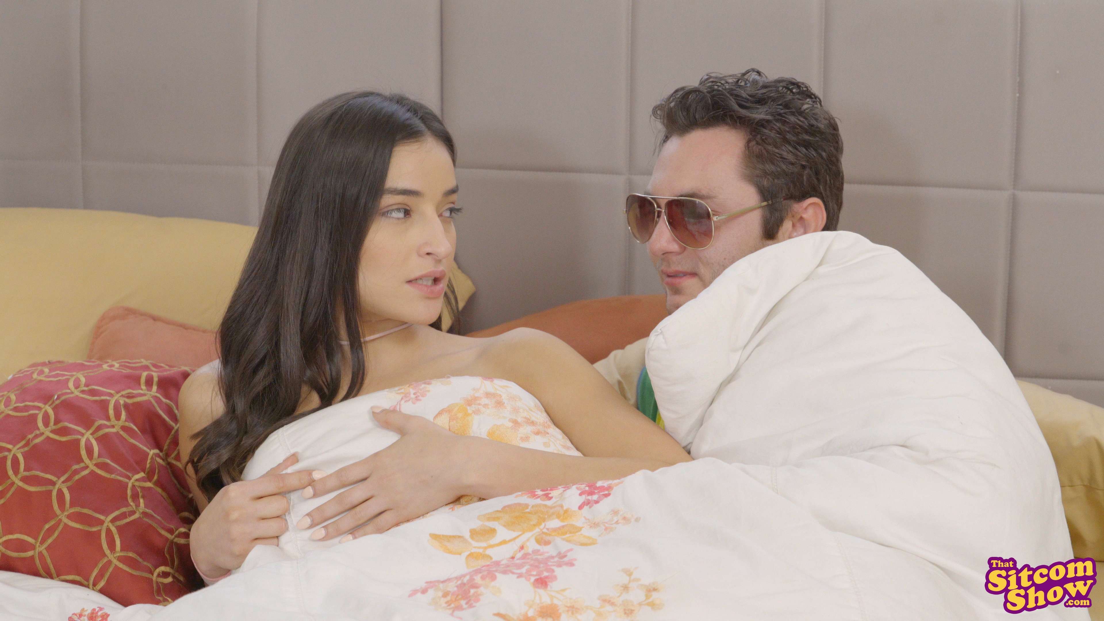 That 70s Ho Hyde Moves On In - S2:E11 image 9